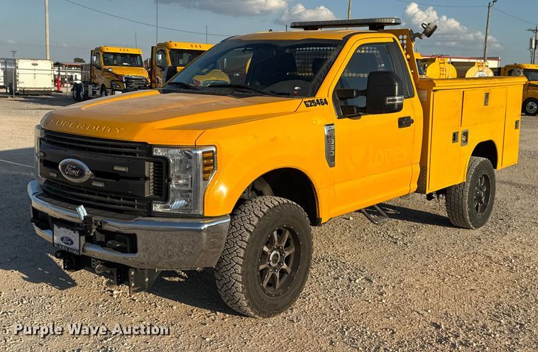 2019 Ford F350 Super Duty utility bed pickup truck - EU5078