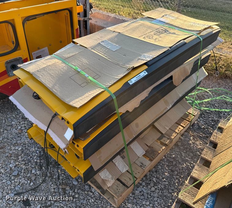 (6) 2024 Ford F250 tailgates - EU5080