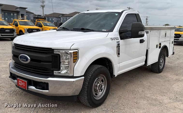 2019 Ford F250 Super Duty XL utility bed pickup truck - EU5197
