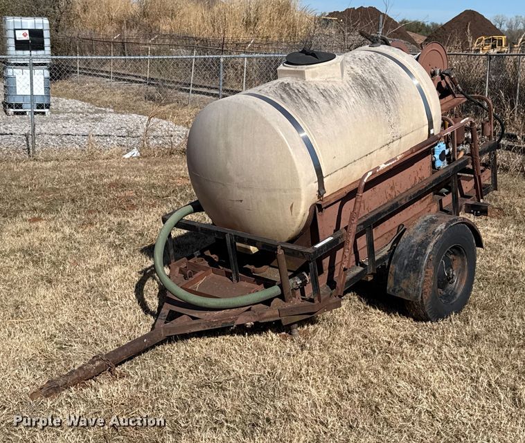 Shop built turf sprayer - EU5436