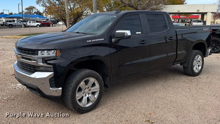 2020 Chevrolet Silverado 1500 LT Crew Cab pickup truck - EU6327