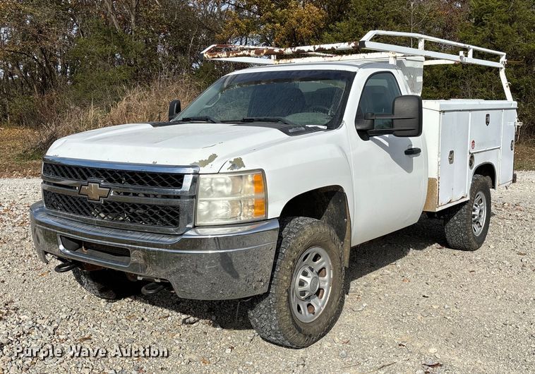 2011 Chevrolet Silverado 3500HD utility bed pickup truck - EV3271