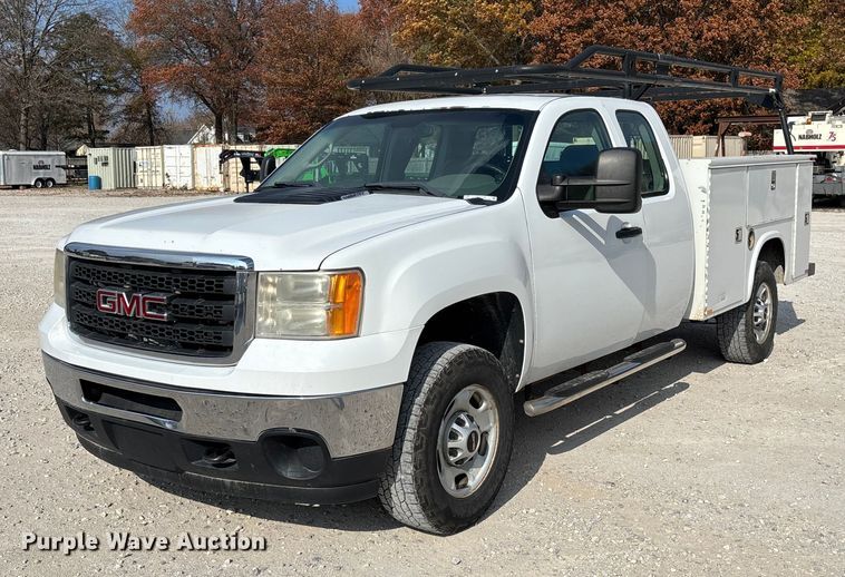 2013 GMC Sierra 2500 Ext. Cab utility bed pickup truck - EV3316
