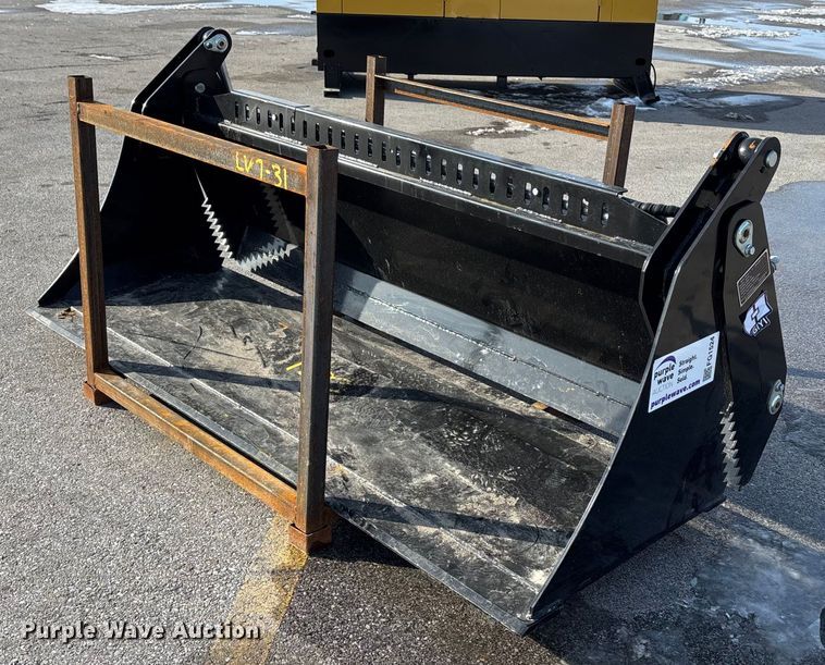 GIYI KH72 skid steer four-in-one bucket - FG1524