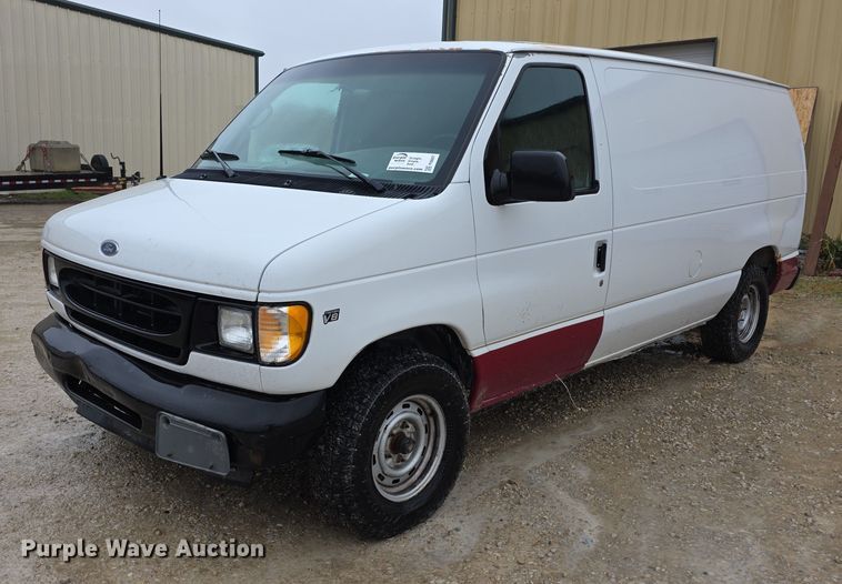 2002 Ford E150 van - FI0657