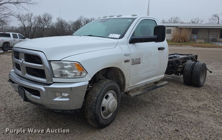 2018 RAM 3500HD pickup truck cab and chassis - FI0664