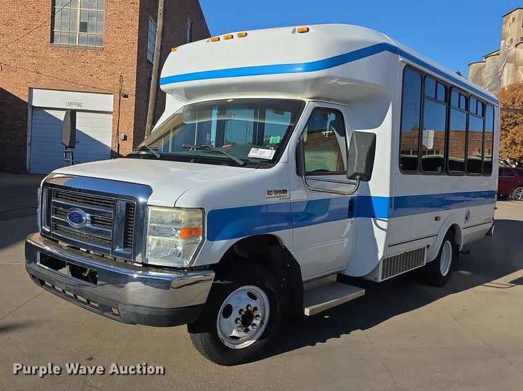 2008 Ford E350 Super Duty shuttle bus - FI0676