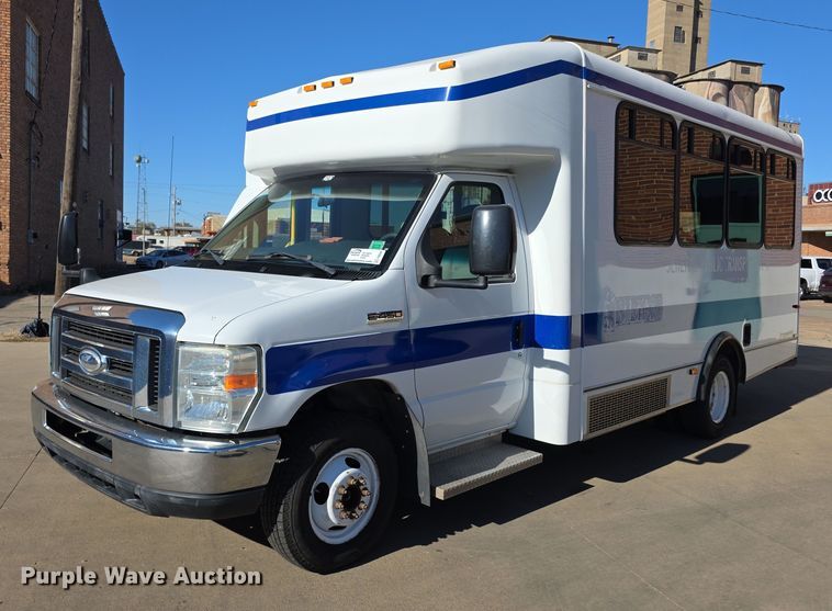 2014 Ford E450 Super Duty shuttle bus - FI0680