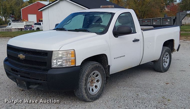 2011 Chevrolet Silverado 1500 pickup truck - FK0529