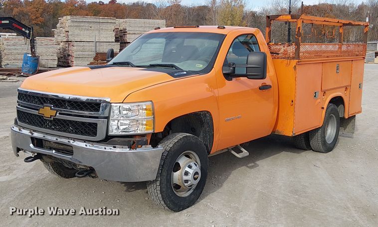 2013 Chevrolet Silverado 3500HD utility bed pickup truck - FK0553