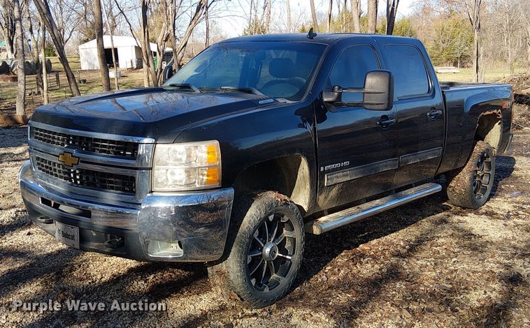 2009 Chevrolet Silverado 2500HD Crew Cab pickup truck - FK0703