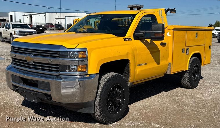 2018 Chevrolet Silverado 3500HD utility bed pickup truck - GH9351