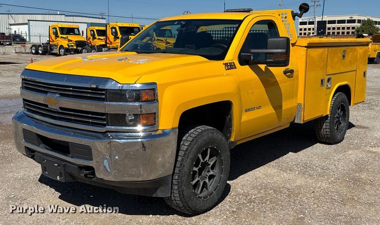 2018 Chevrolet Silverado 3500HD utility bed pickup truck - GH9354