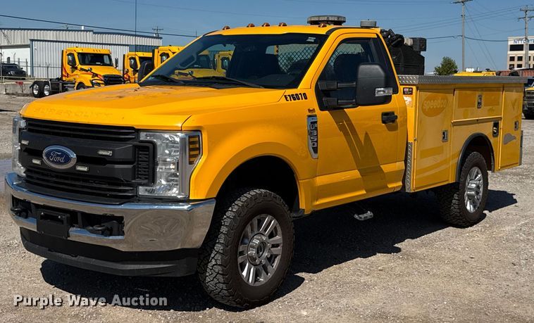 2019 Ford F350 Super Duty XL utility bed pickup truck - GH9355