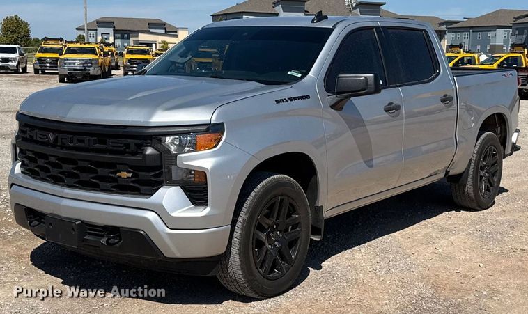 2022 Chevrolet Silverado 1500 Crew Cab pickup truck - GH9357