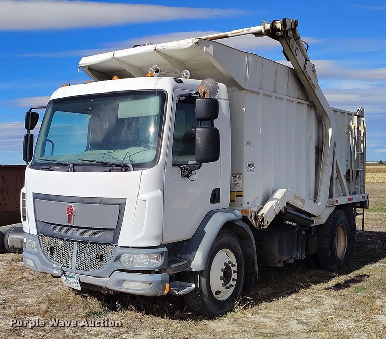 2017 Kenworth K370 refuse truck - IP9745