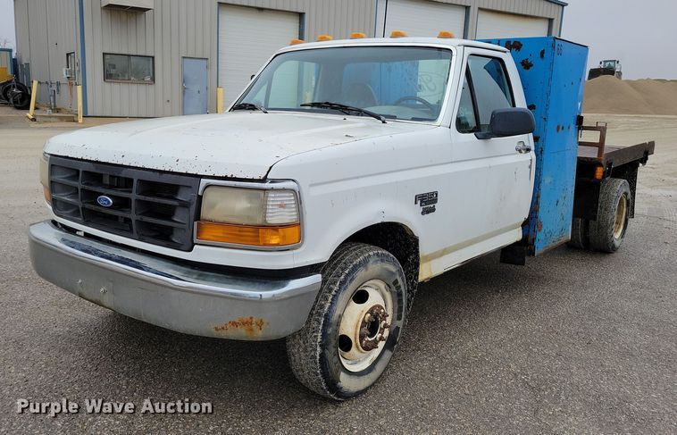 1996 Ford F350 XL flatbed pickup truck - NO9788