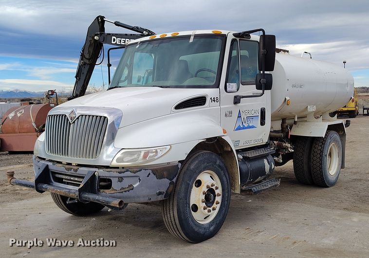 2006 International 4200 water truck - DP5151