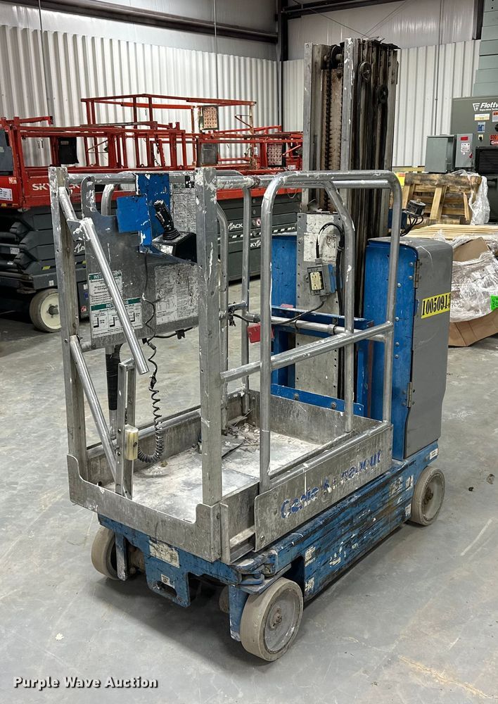 2012 Genie GR20 vertical lift - DQ7743