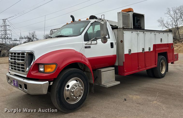 2001 Ford F650 utility / service truck - DT6443