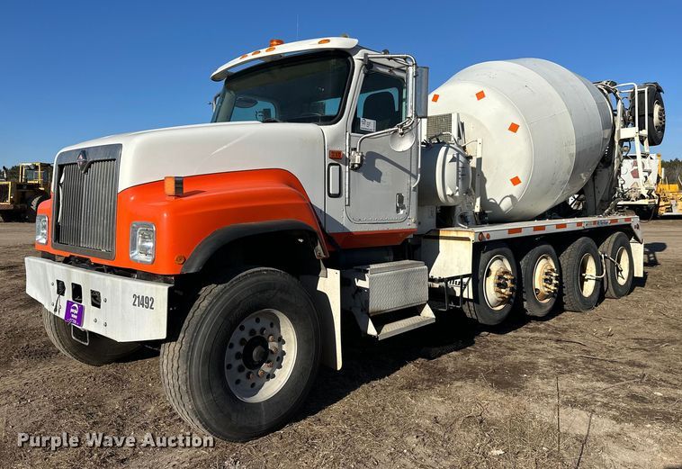 2006 International 5500i ready mix truck - DW4355