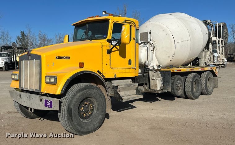 2004 Kenworth W900 ready mix truck - DW4368