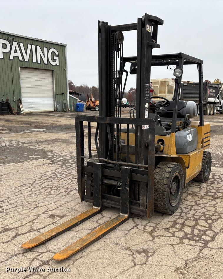 Caterpillar GP30 forklift - DW7309