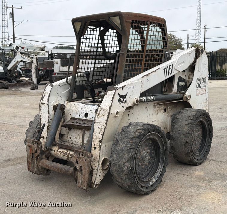 2006 Bobcat S220 skid steer loader - DX5891