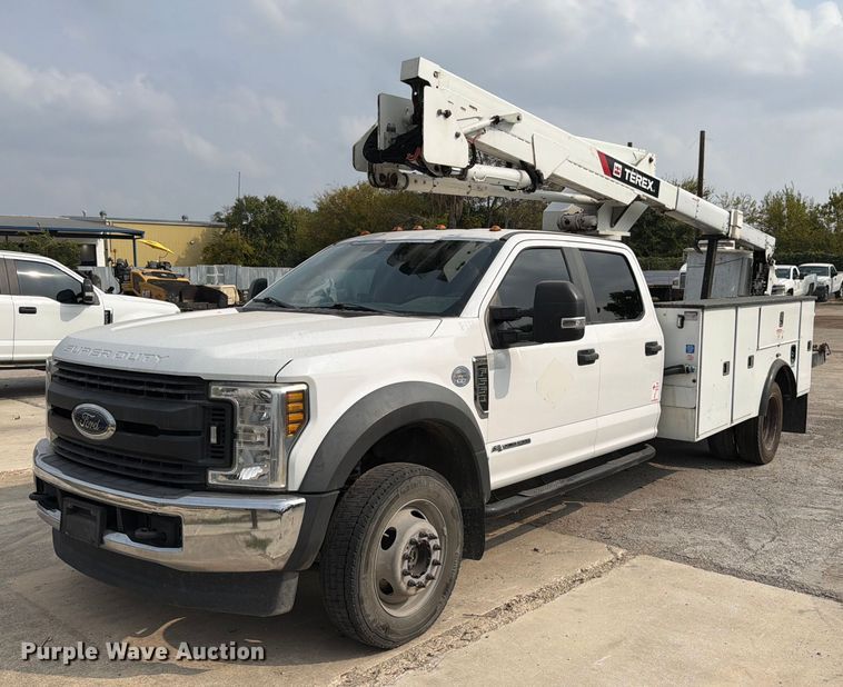 2018 Ford F550 Super Duty Crew Cab bucket truck - DX5896