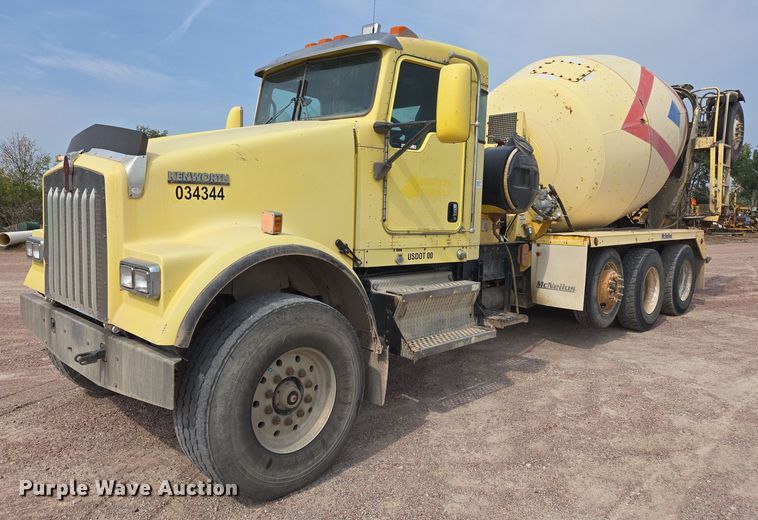 2009 Kenworth W900  ready mix truck - DY1133