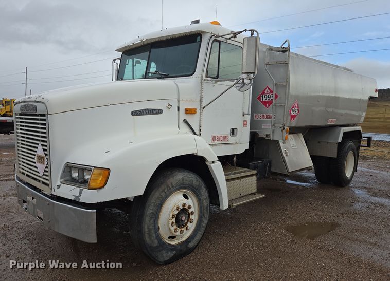 1995 Freightliner FLD112 fuel truck - DY1411