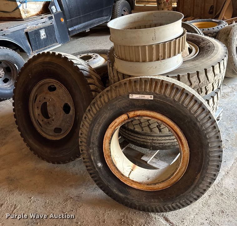 Tires and wheels - DY8363