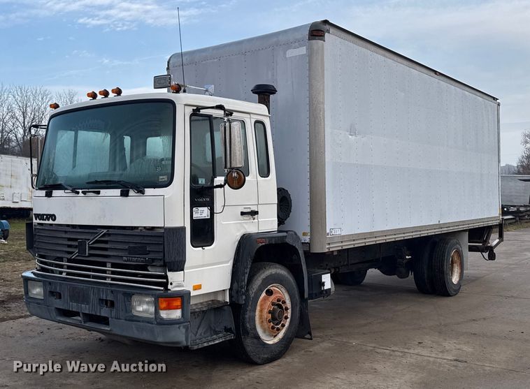 1993 Volvo FE box truck - EA2108