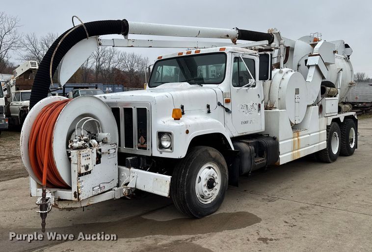1990 International F2574 vacuum truck - EA2118