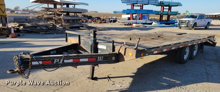 2017 PJ F8202 equipment trailer - EA2734