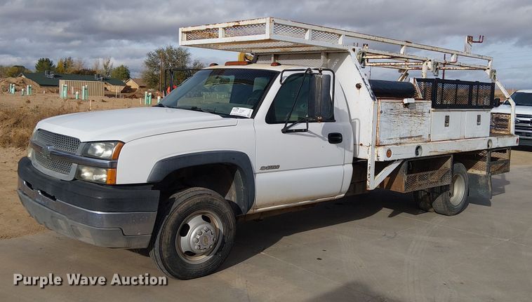2003 Chevrolet Silverado 3500HD flatbed pickup truck - EC1351