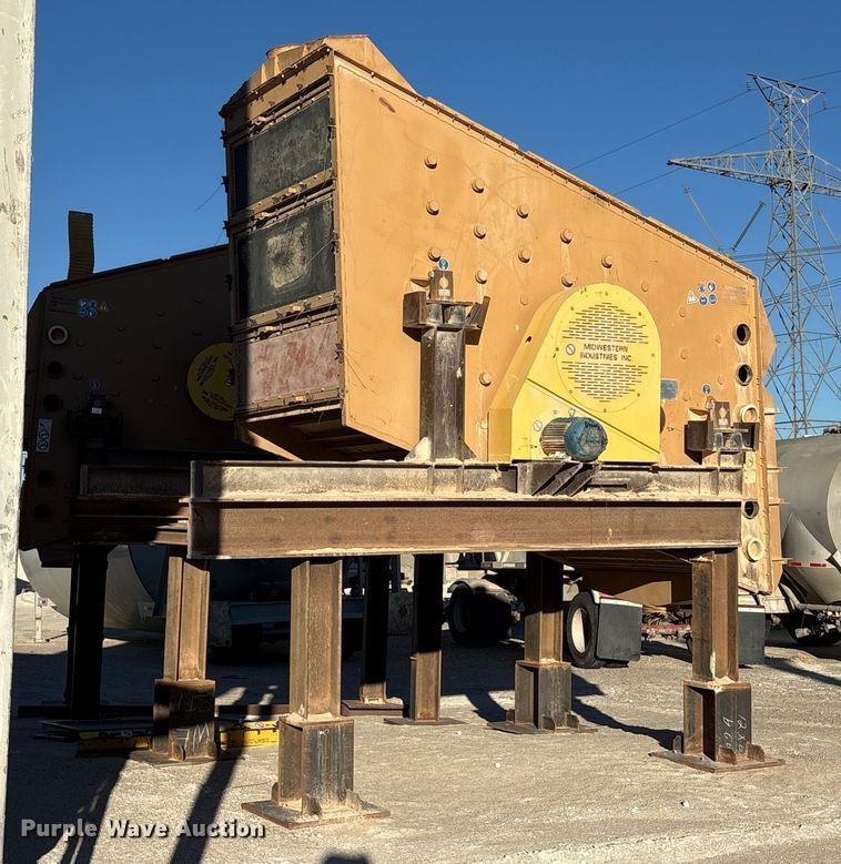 2011 Midwestern Industries MEV 5X10-3 vibratory screen - EC8114