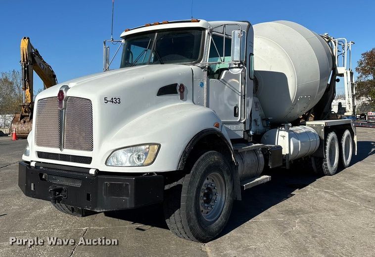 2013 Kenworth T400 ready mix truck - ED2367