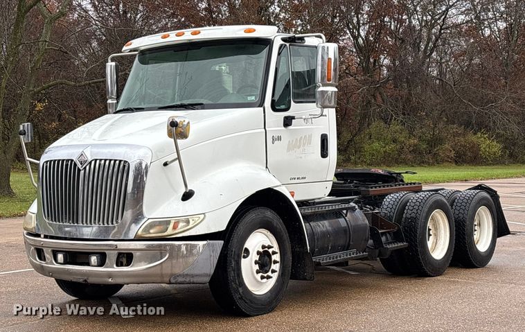 2003 International 8600 semi truck - ED2406