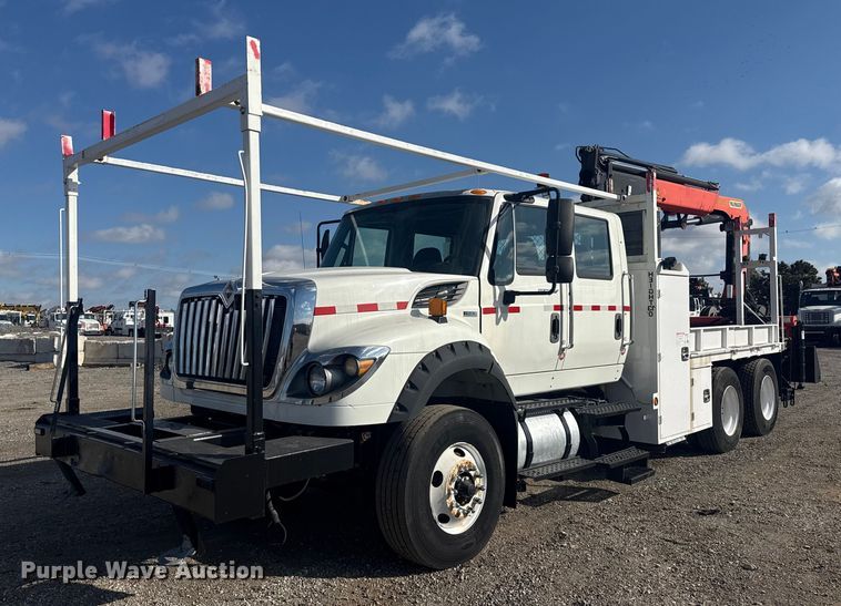 2013 International 7600 crane truck - EG1757