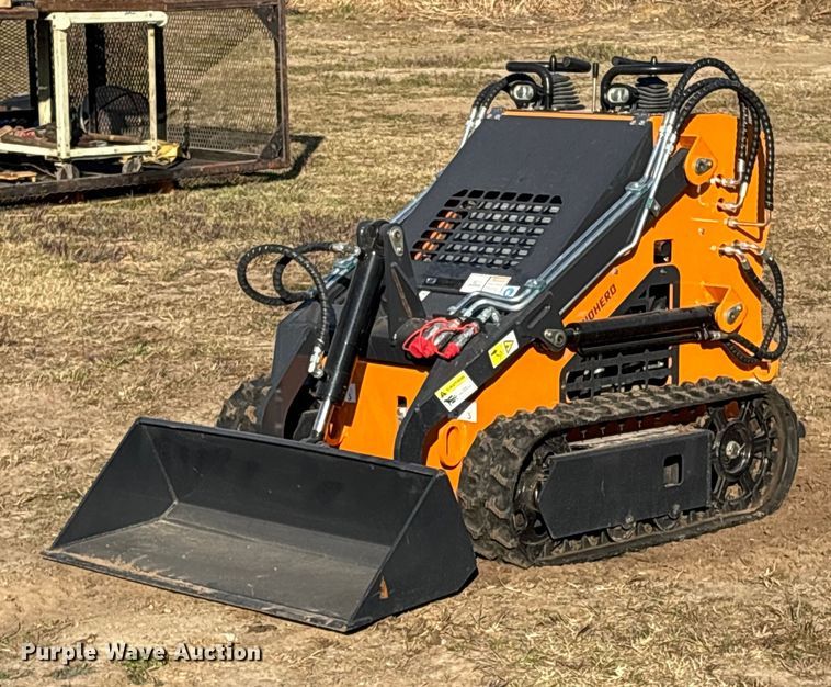 2025 LandHero LDH-T460 compact utility loader - EG8290