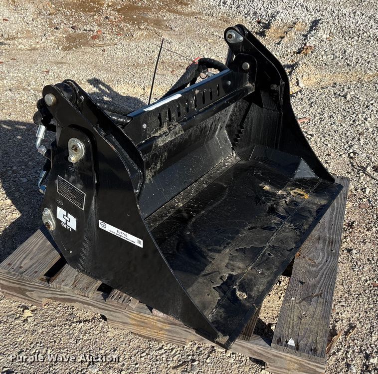 2025 GIYI GY-XKH39F compact utility loader four-in-one bucket - EJ7742