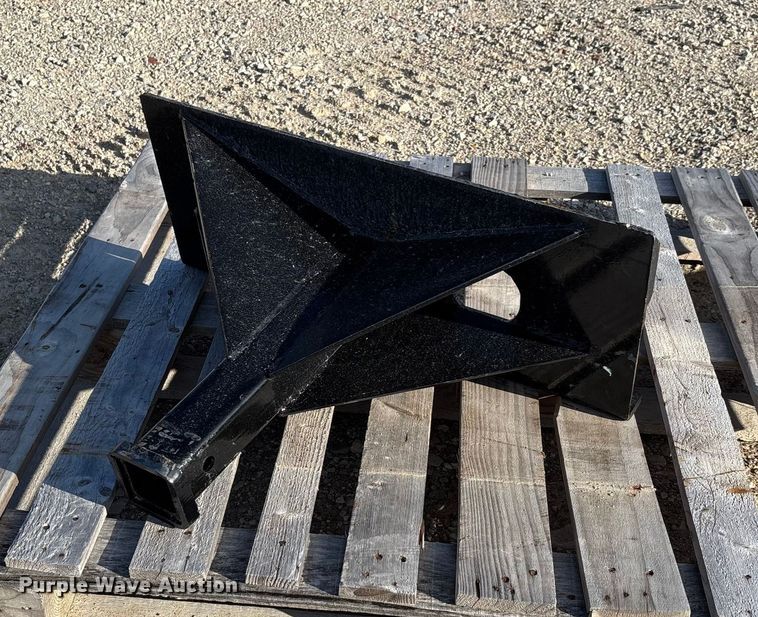 Compact utility loader receiver hitch - EJ7743