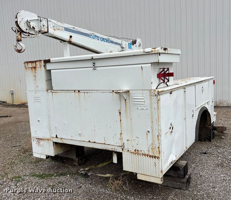 Utility pickup truck bed with crane - EJ7764