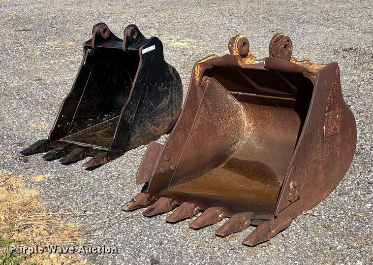 (2) Caterpillar excavator buckets - EM6191