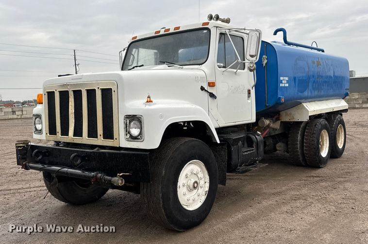 1991 International F2574 water truck - EM8405