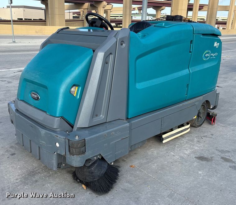 Tennant M17 floor scrubber - ET7304