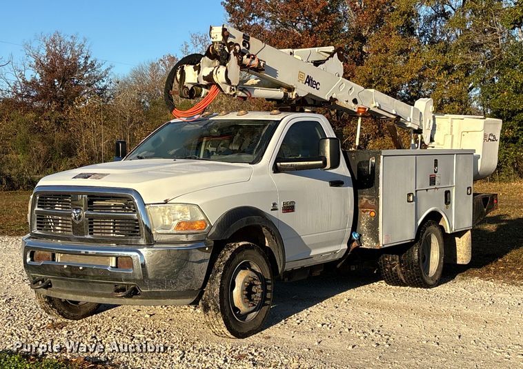 2012 Dodge Ram 5500 bucket truck - EV3283