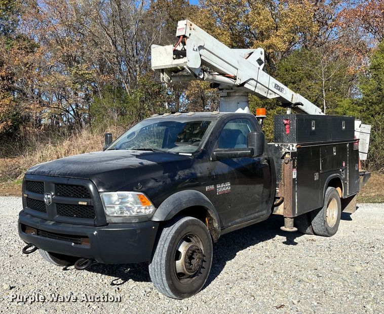 2016 RAM 5500 bucket truck - EV3288