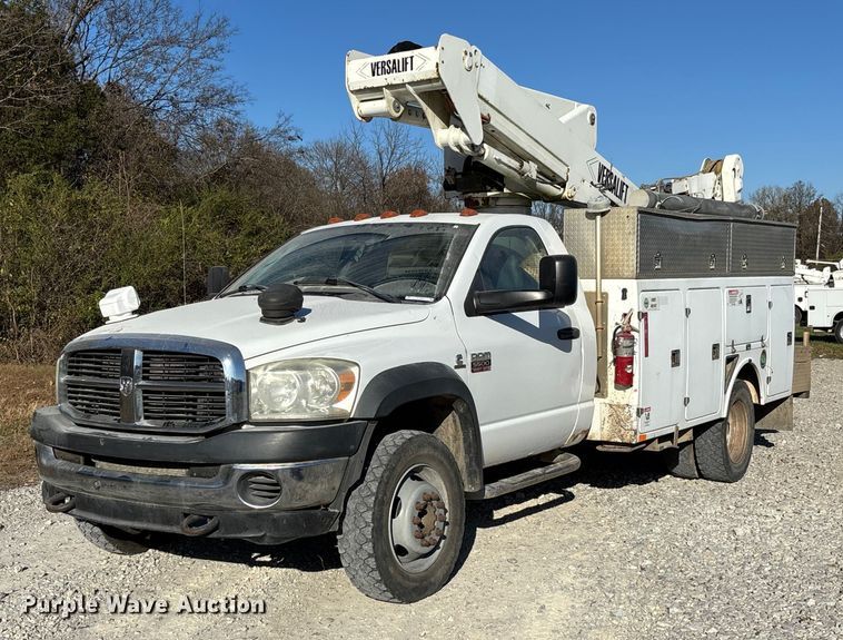 2009 Dodge Ram 5500 bucket truck - EV3290